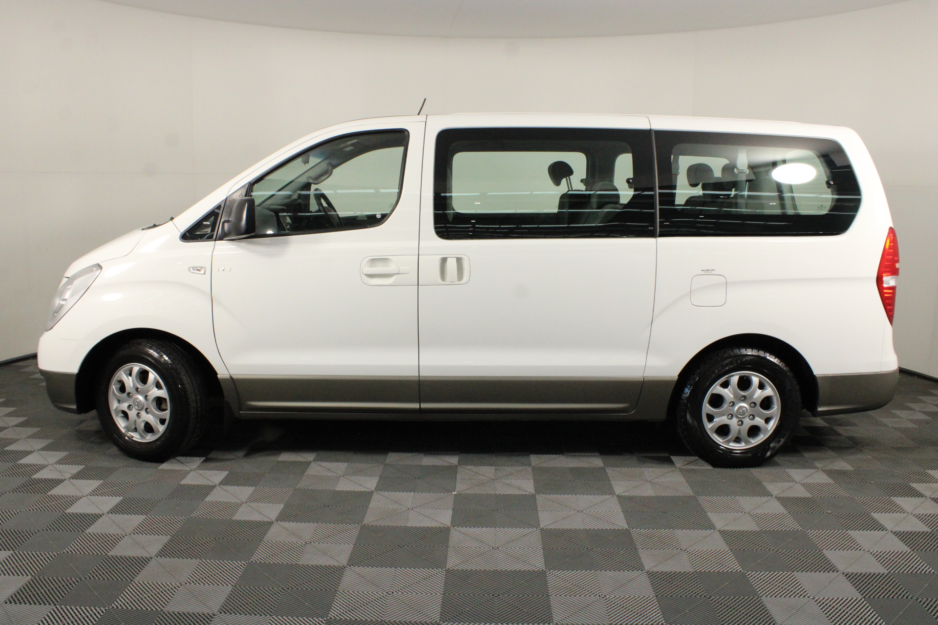 BIJ'OR-925 Sterling Silver Plated Green Filigree Heart Locket-USA,RRP $30