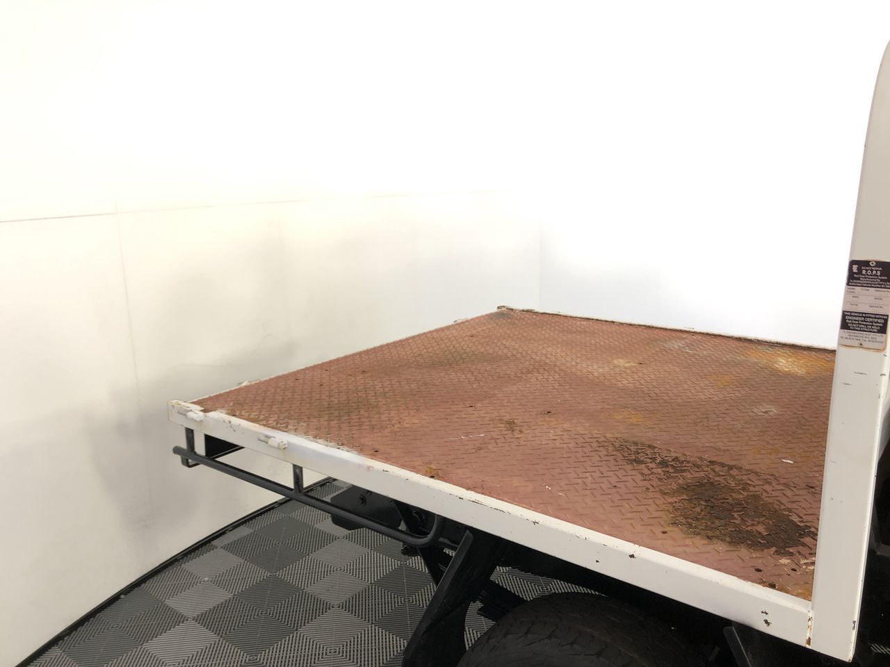 END OF LEASE AUCTION: box of plumming equiptment