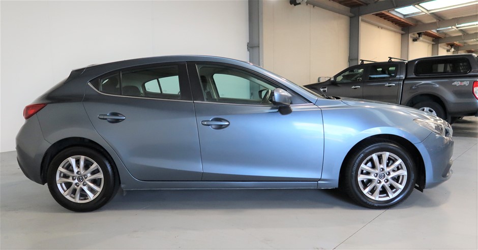 <p>Raymond  520-0PC30T Reach Forklift</p>