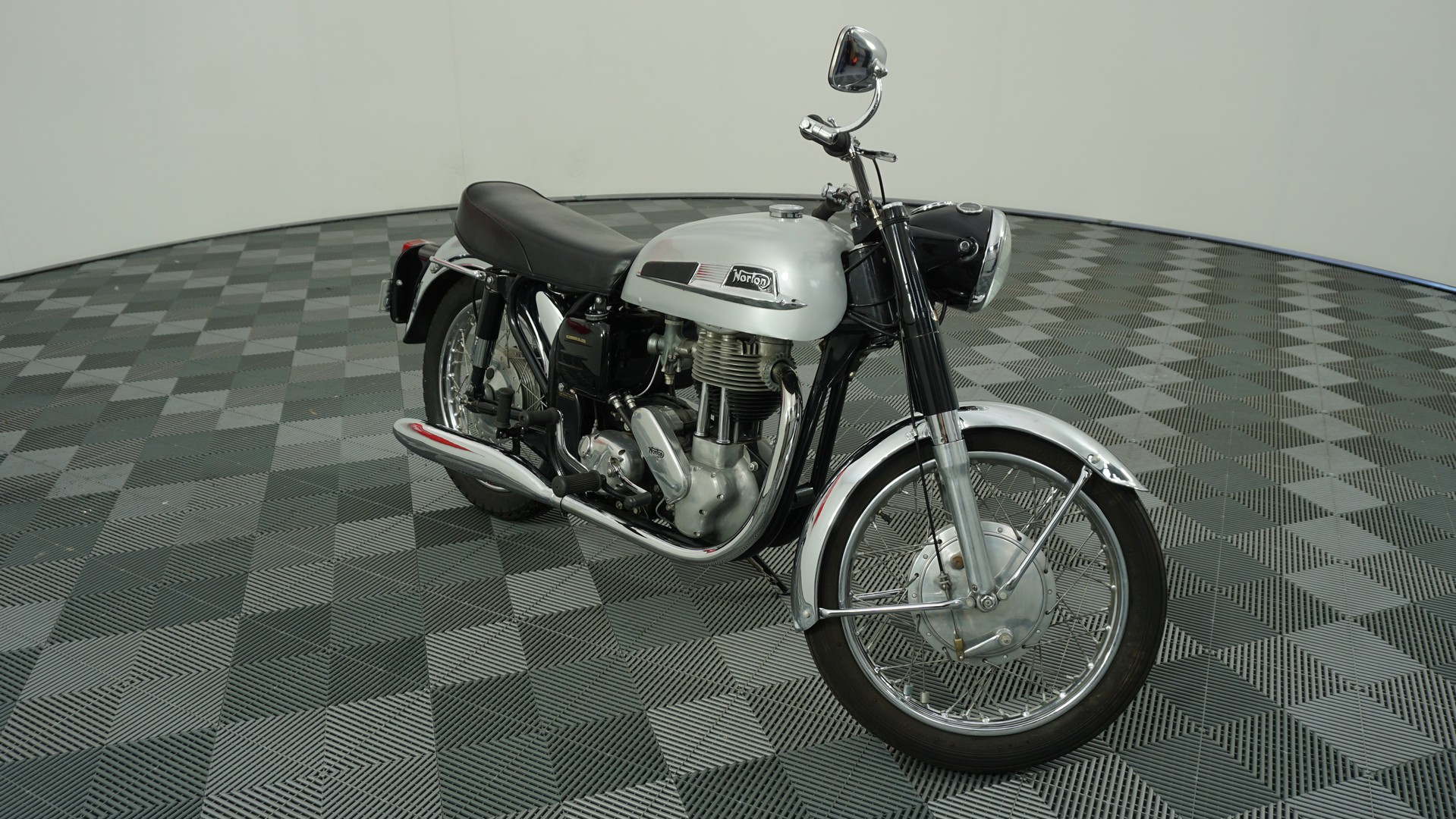 Lindeman's Bin 50 Shiraz (6x 750mL), SEA.