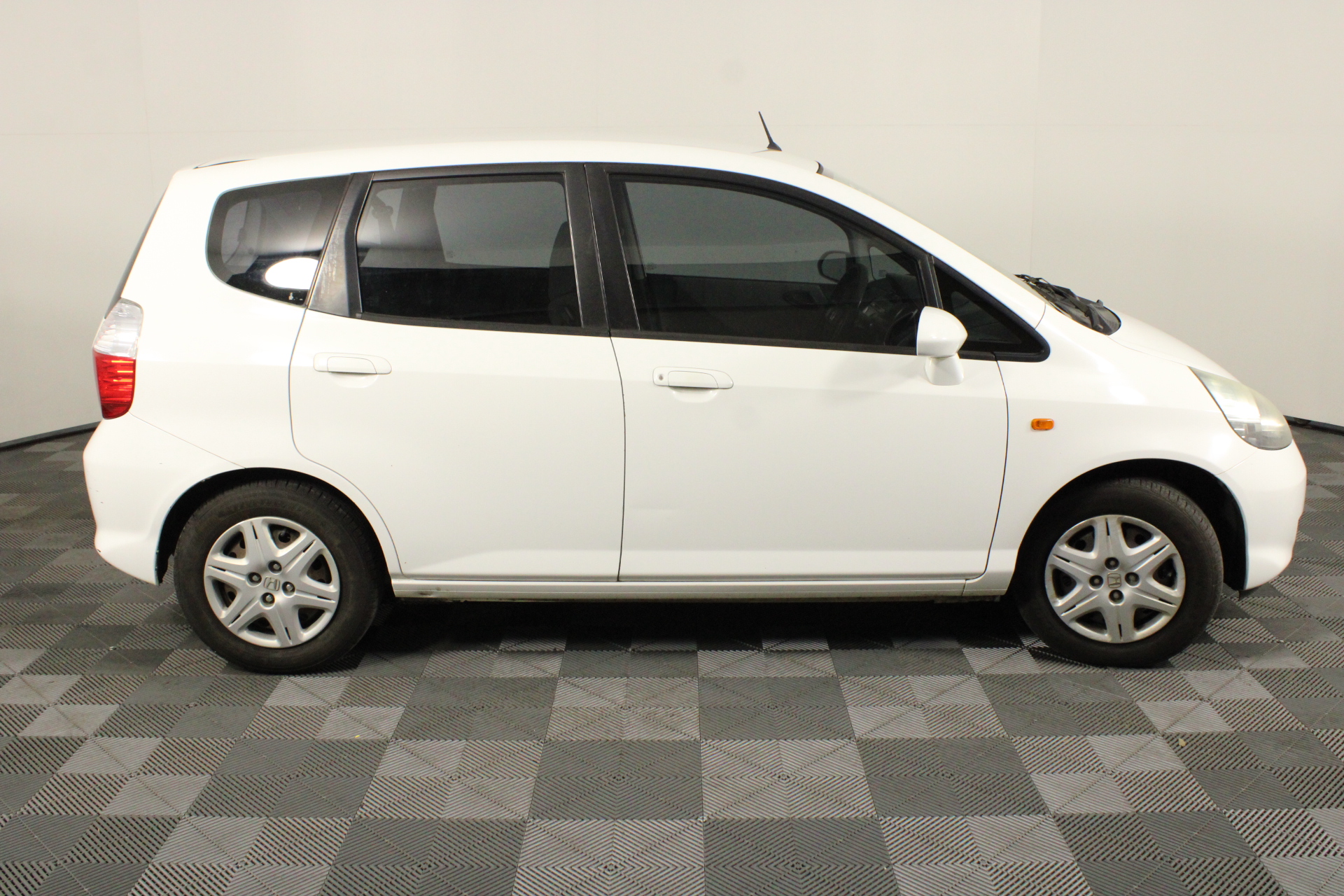 GARMIN Venu 4, 45mm, Silver with Gray Silicone Band.  Buyers Note - Discoun