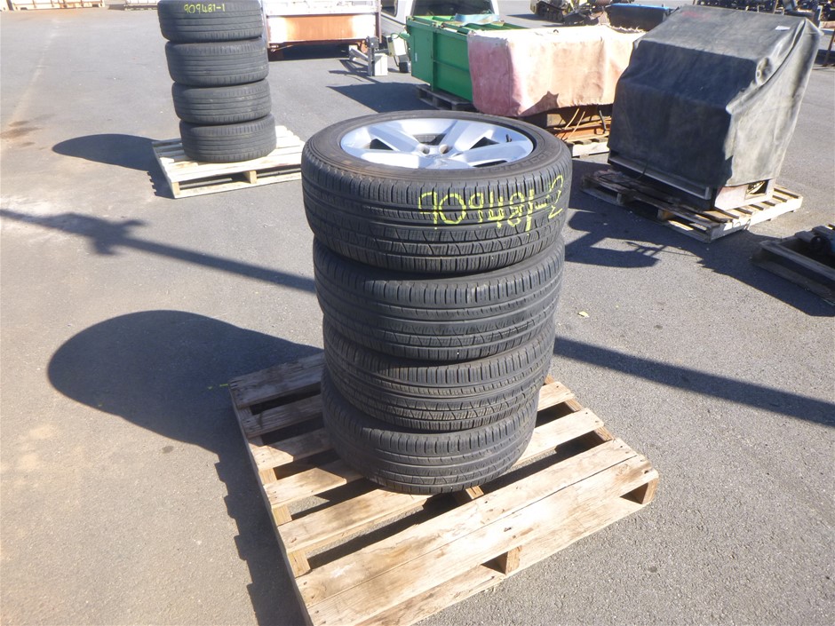 Approx 37 Ct of Loose Boulder Opal Chips (Coober Peby) In glass disp/bottle