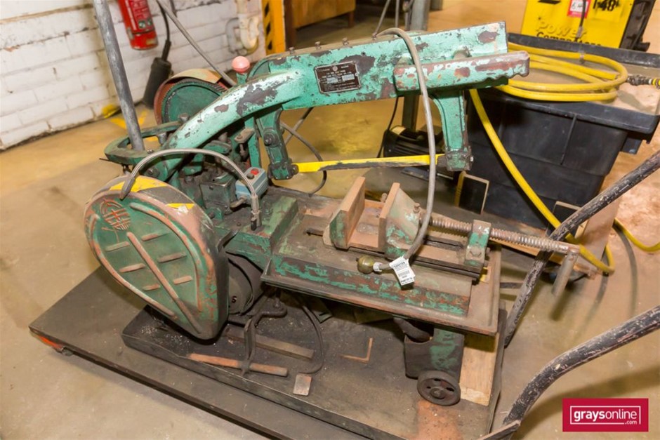 <p>AVANTI GIRO BICYCLE </p>