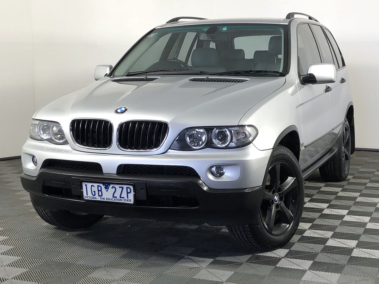 5.56 Carats Color Play Ethiopian Opal