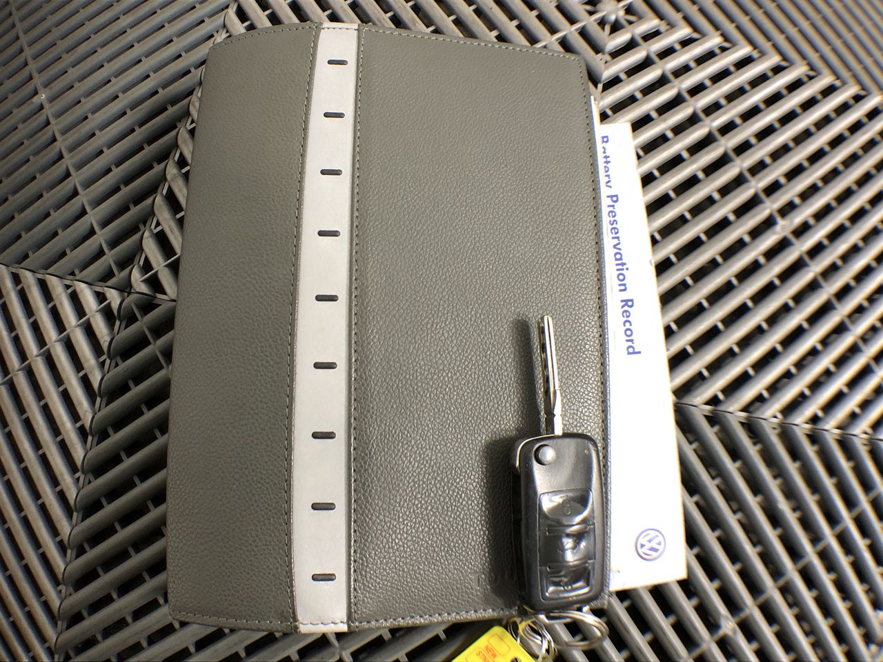 TOMMEE TIPPEE Ultra UV Light 3 in 1 Steriliser, Dryer and Storage Box, Whit