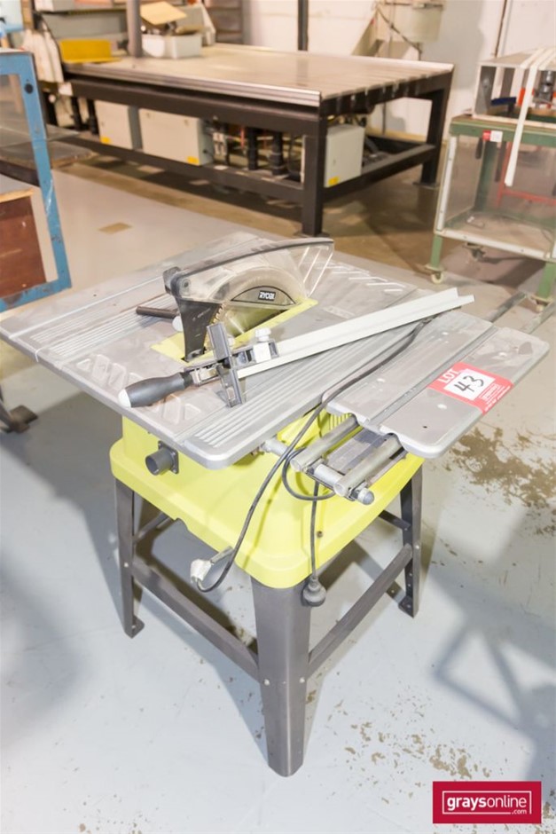 GOSPORTS Indoor/Outdoor Rubber Basketball Six Pack with Pump & Carrying Bag