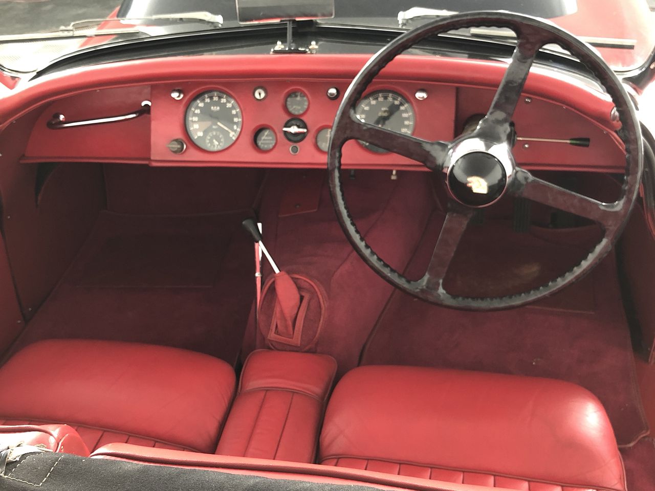 8.20ct Twelve Sapphire &5.65ct Aquamarine & 0.56ct Twenty Four Stones