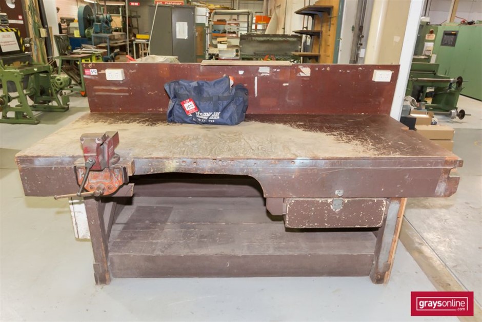 SAMSUNG S24E650BW Color Display Unit + Unknown Brand/Model Monitor Arm