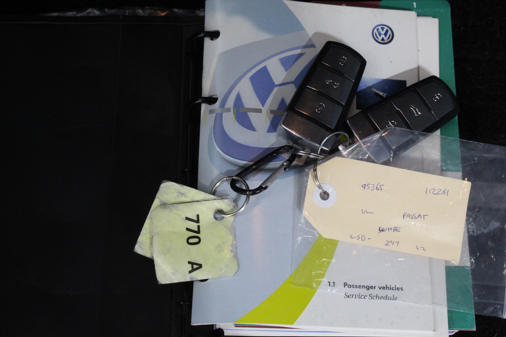 CHAMPION Script Canvas Tote. Colour: Green.