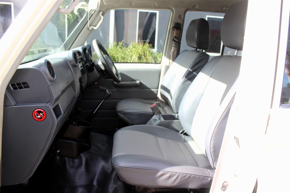 Dual Ram Hydraulic Grapple Attachment to Suit 3T Excavator (Unused),