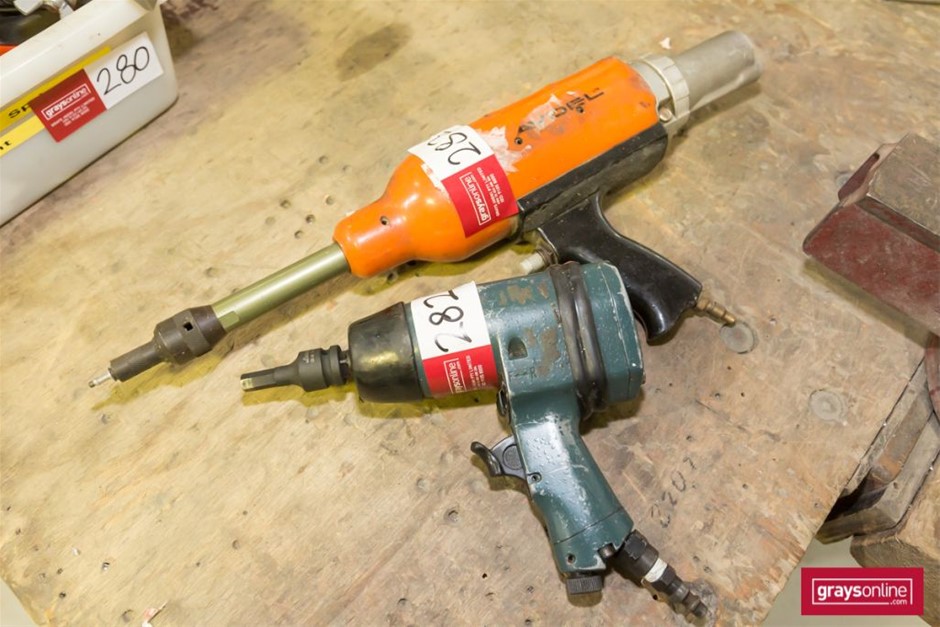 Replica Royal Ring - 16 Simulated Diamonds - US Size 7