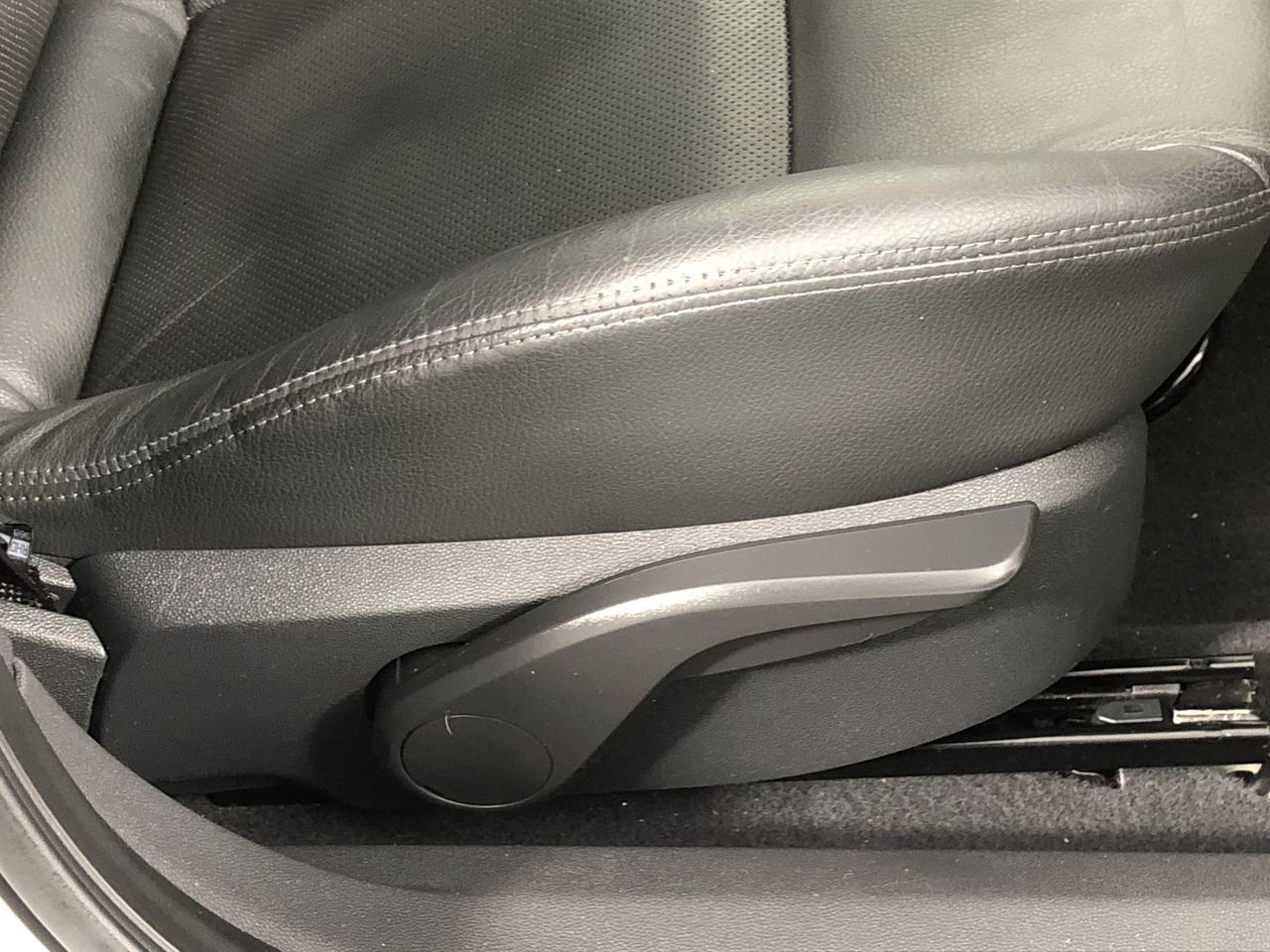 BIJ'OR - Designer White Black Pearl Drop Earrings in Gold RRP $59