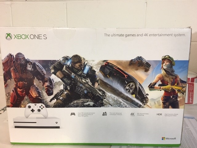 BIJ'OR - Genuine Grey Freshwater Pearl Floral Necklace in Gold RRP $59