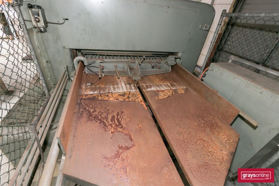 <p>2009 Mitsubishi Fuso 4 x 2 Cab Chassis Truck</p>