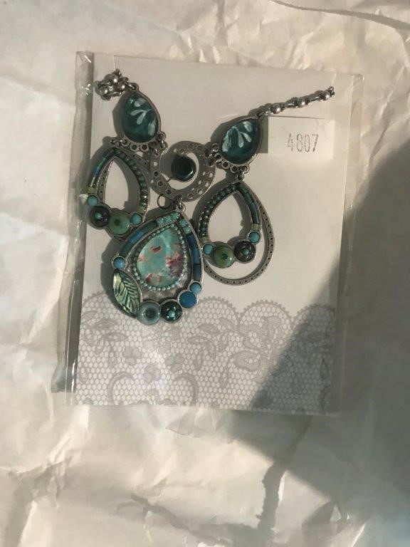 35 x FANCY FEAST Cat Food Poultry & Beef Collection Assorted Flavours, Incl