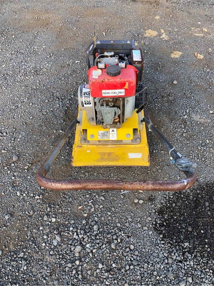 KIMBERLY-CLARK WYPALL Self-Dispensing Box of 150 Heavy Duty Cleaning Wipes,