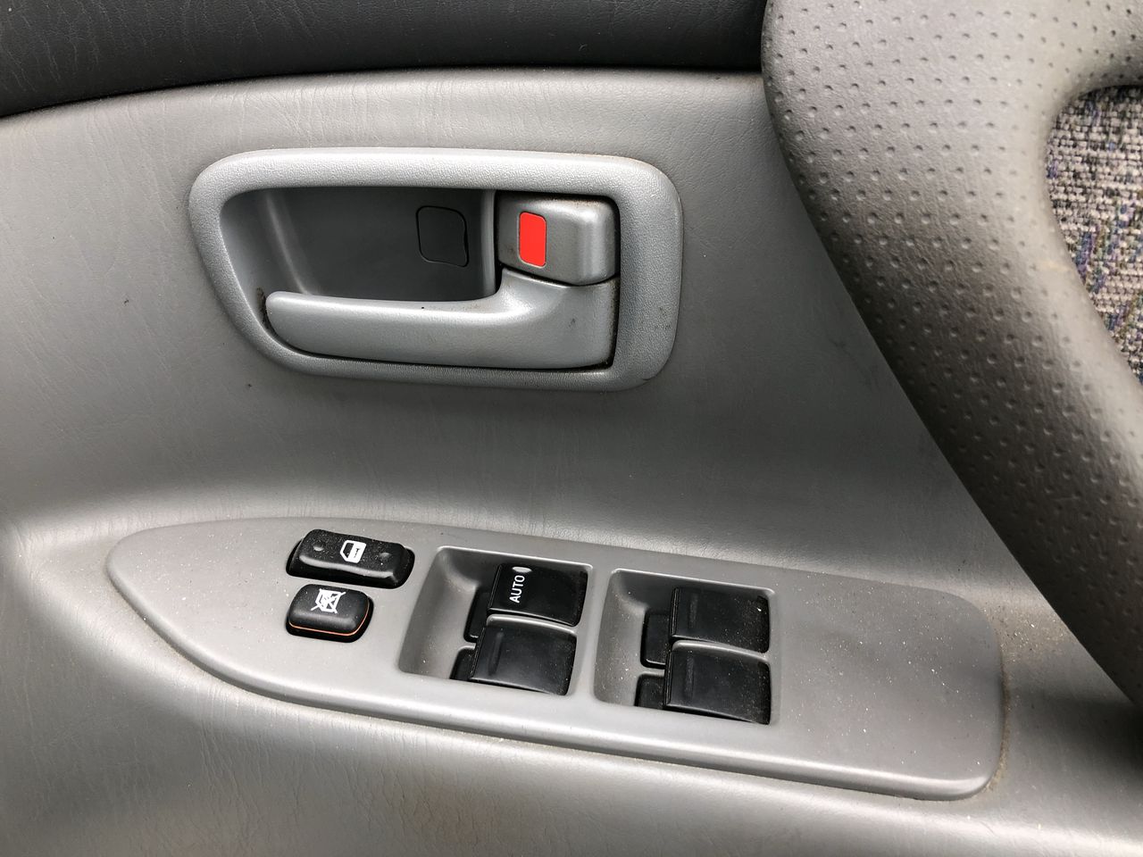 Bradman 5 Dollar Bi Metal Coin on Card of Issue 1996 Issued by RAM