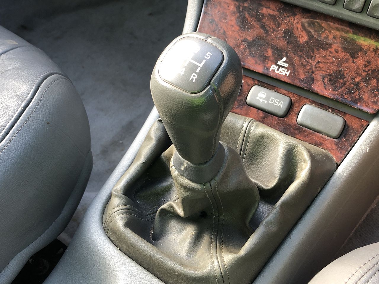 0.07 carat round 2 white diamond, 1 gram silver bar x 2, 0.04 white diamond