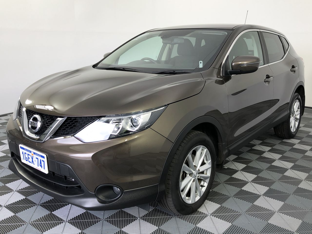 PHILIPS Oscillating Tower Fan 5000 Series, 105 cm, Dark Grey, Model CX5535/