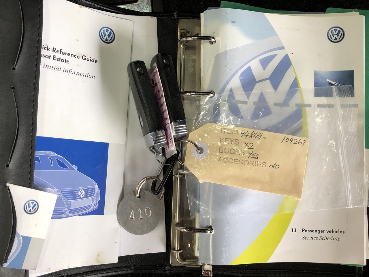 3 x DREAM ON Knot Pillows, 28cm, Gray.