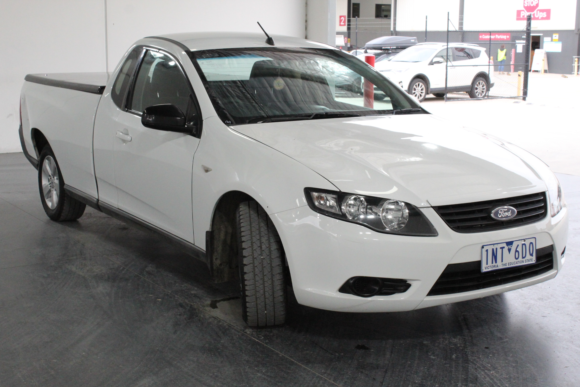 SAUCONY Women's Ride Milennium Sneaker, Silver/Cream, Size US 7 (S60812).