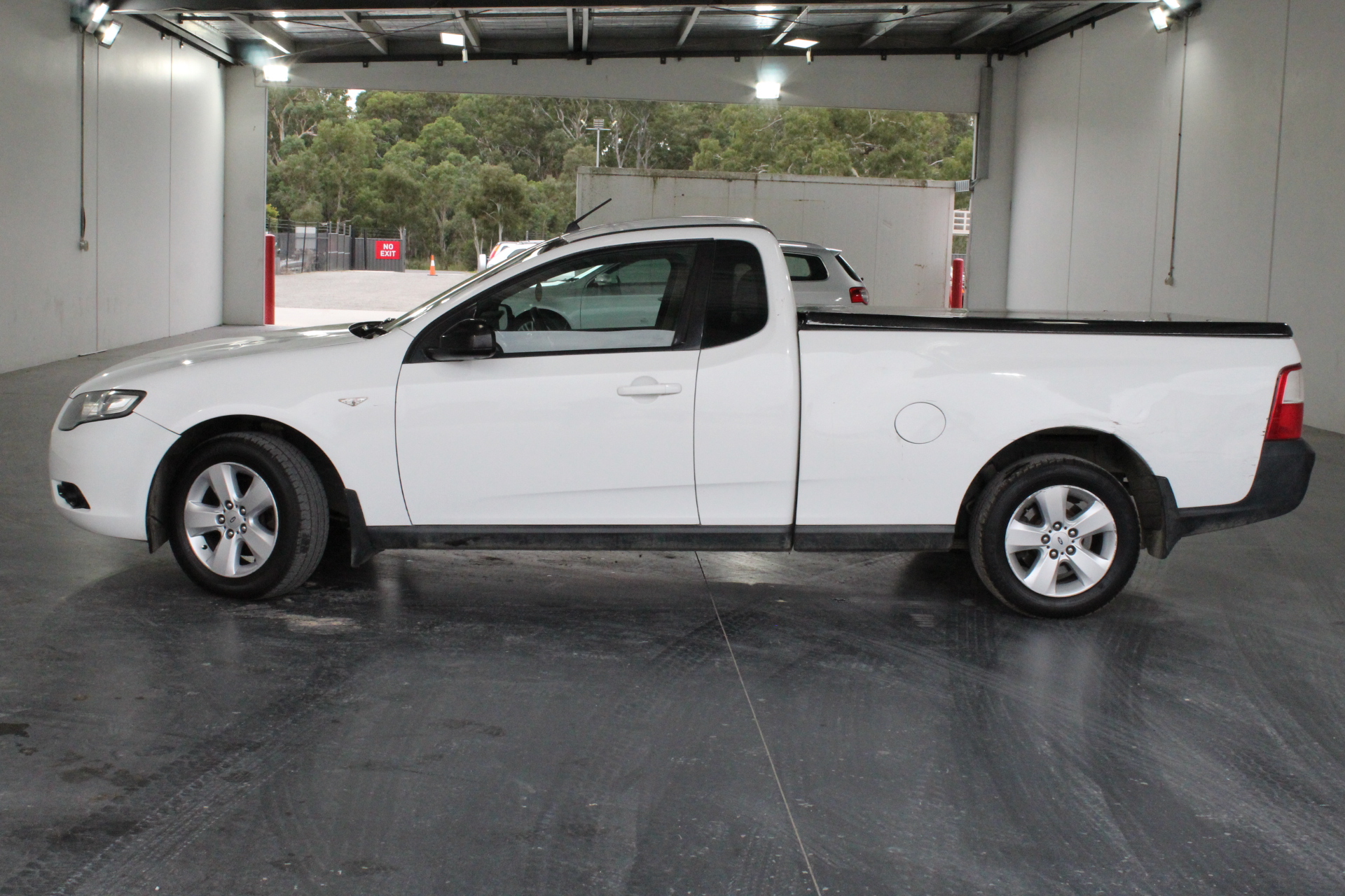 CHINESE LAUNDRY Jasmine Metallic Sandal Heels, US 9.5, Gold  Buyers Note -