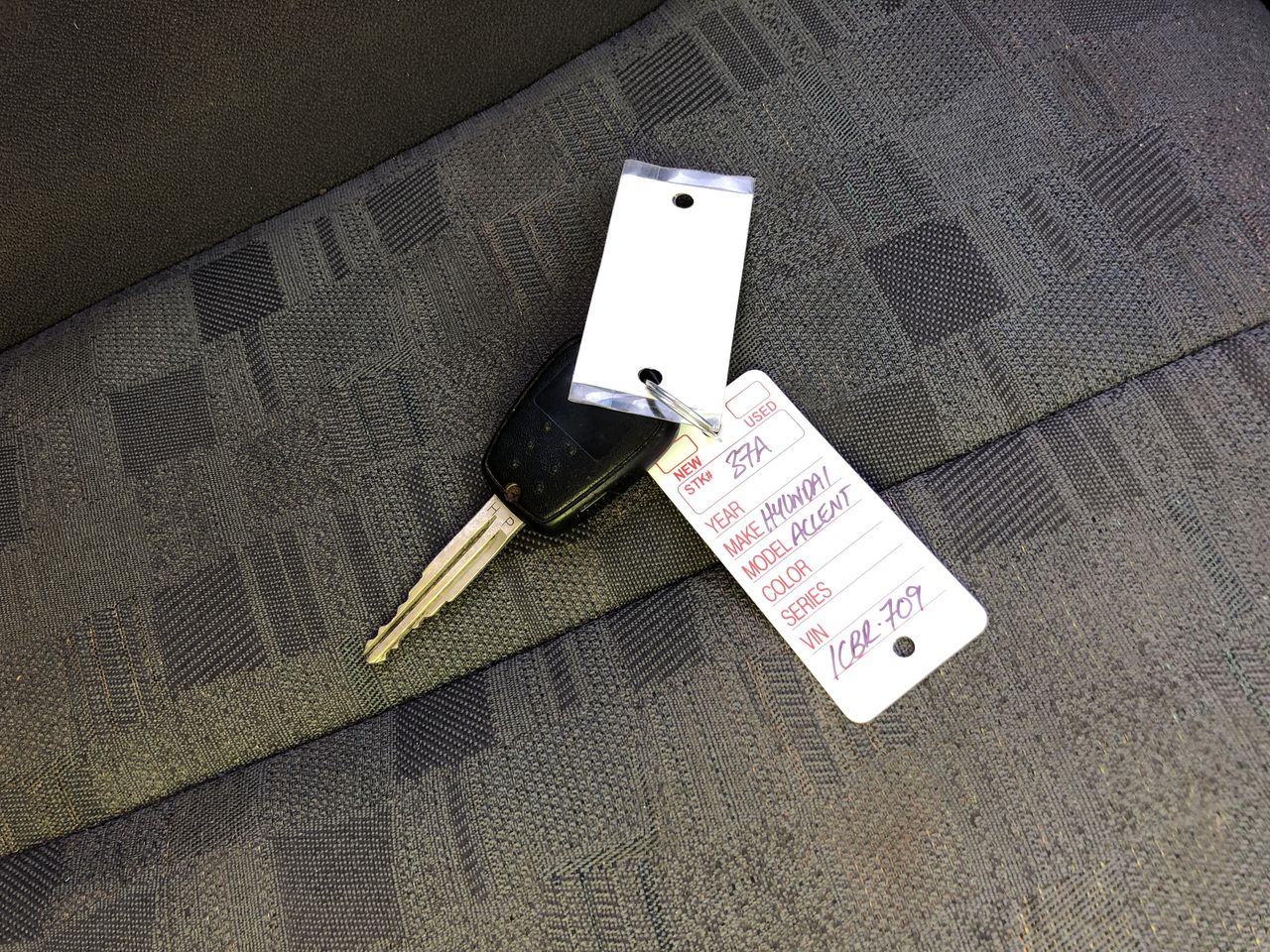 <p>2015 Isuzu NP 190 4 x 2 Pantech Truck</p>