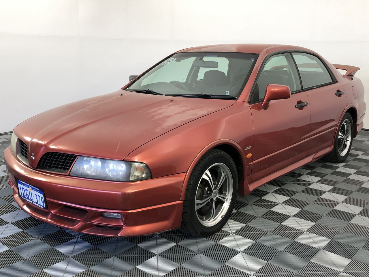 <p>2015 Isuzu NPR 200 4 x 2 Pantech Truck</p>