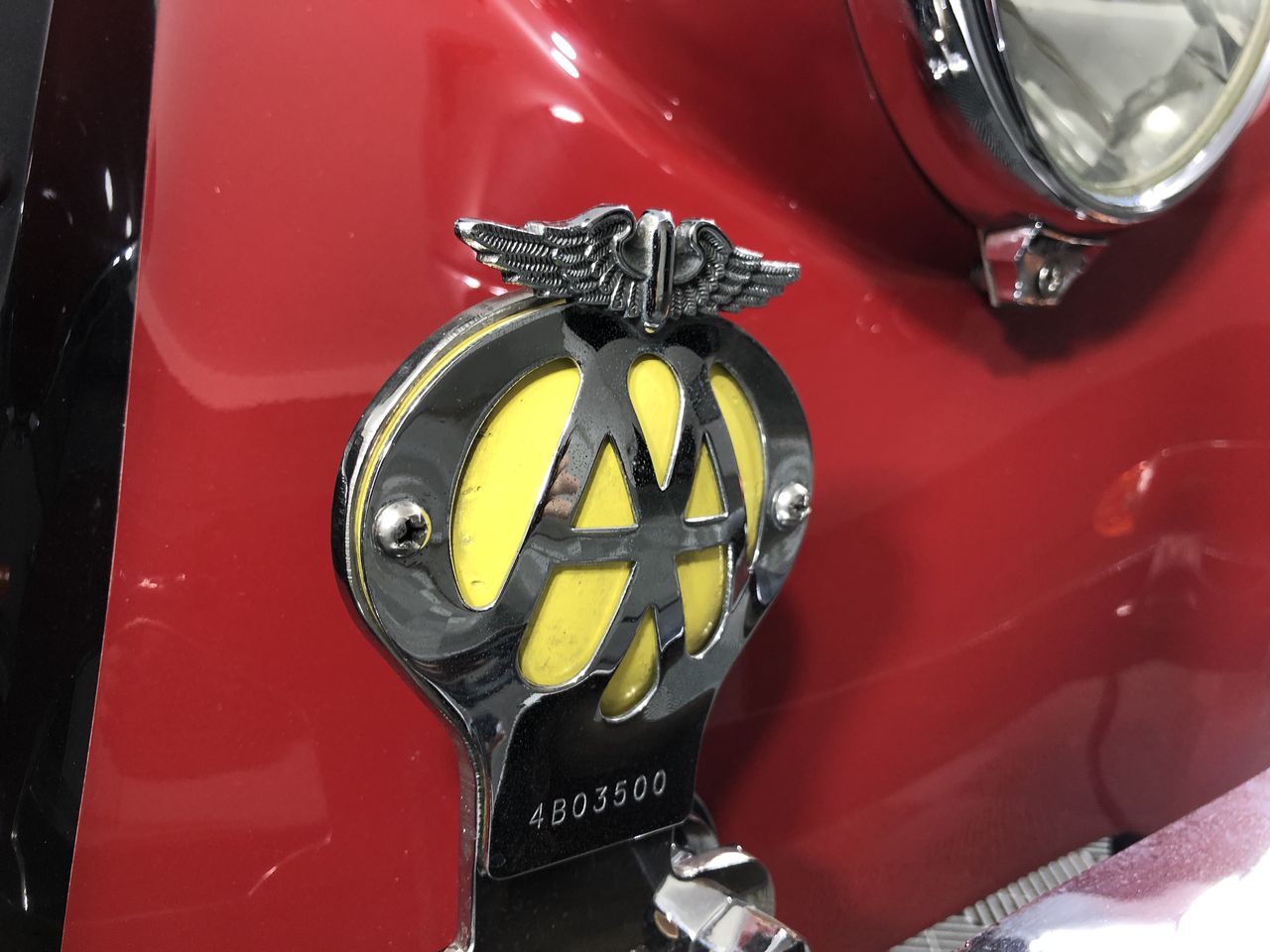 2010 BATHURST WINNER ANTIQUE GOLD MEDALLION IN BOX LOWNDES HOLDEN VE