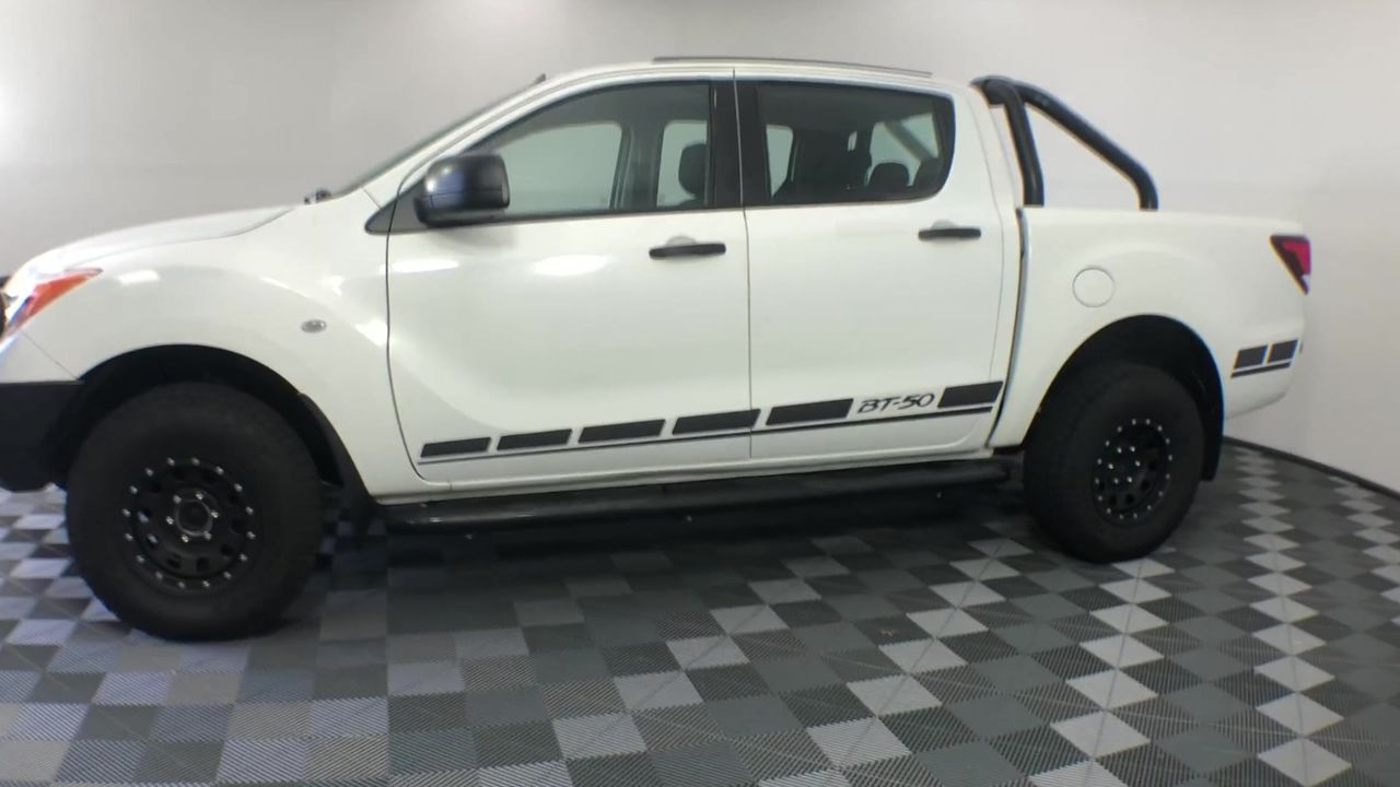 0.06 carat 2 round white diamond