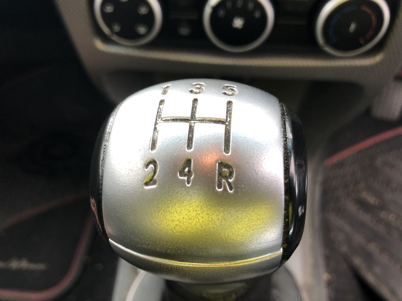 0.08 Carat White 4 round diamonds