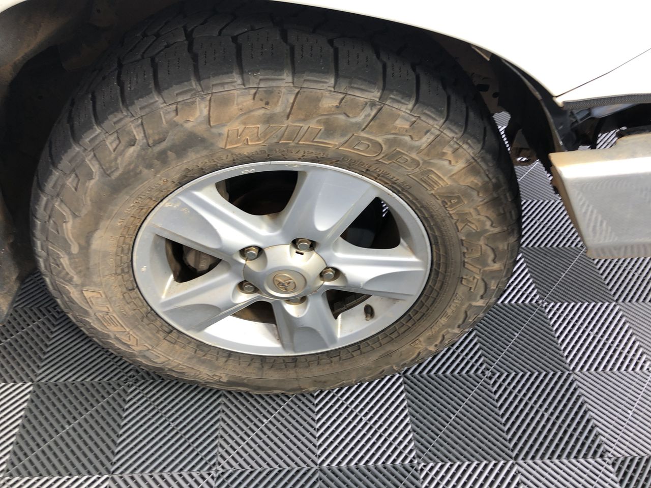 12.35 carats Natural Yellow Quartz Gemstone certified