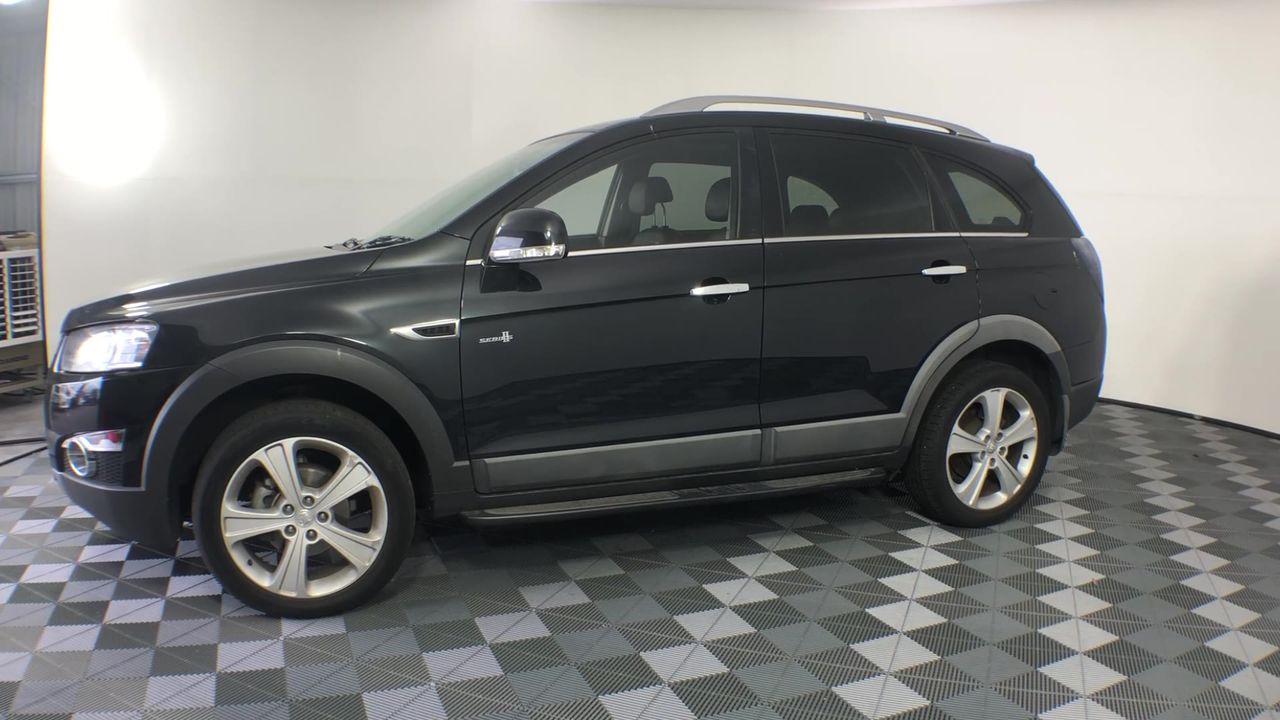 8mm Wood Lace & Antique Gold Buddha Charm Beaded Bracelet