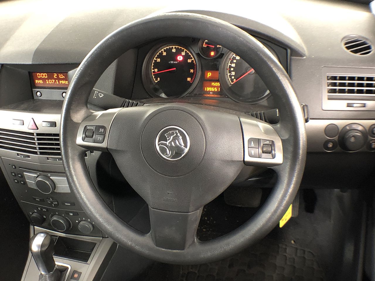 Set of 2 Chain andPads Assembly toSuitCaterpillar D6R/T Bulldozer(Unused)