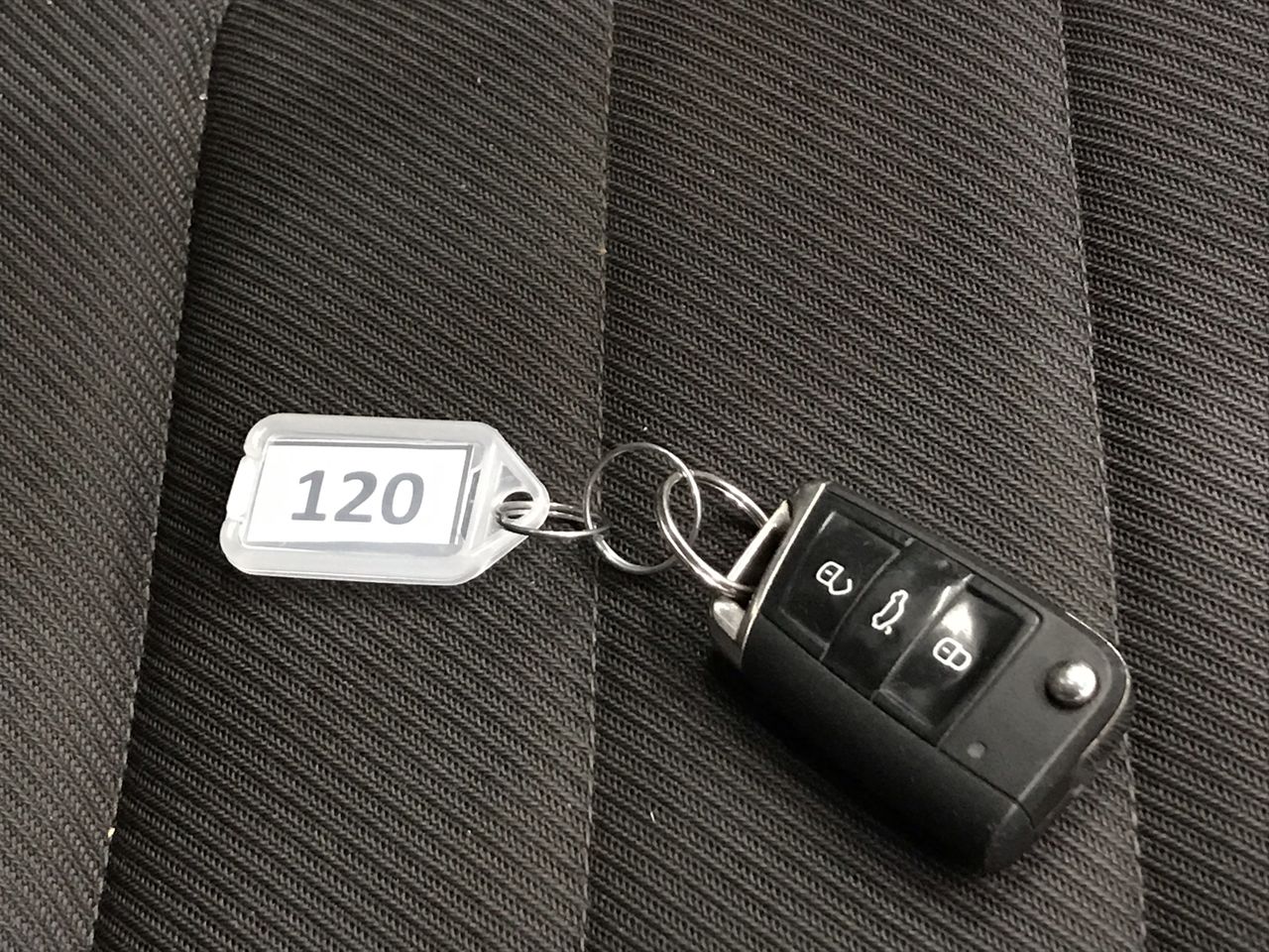 LAVAZZA Jolie Coffee Machine w/ Milk Frother, White, LM700, 18000232. NB: n