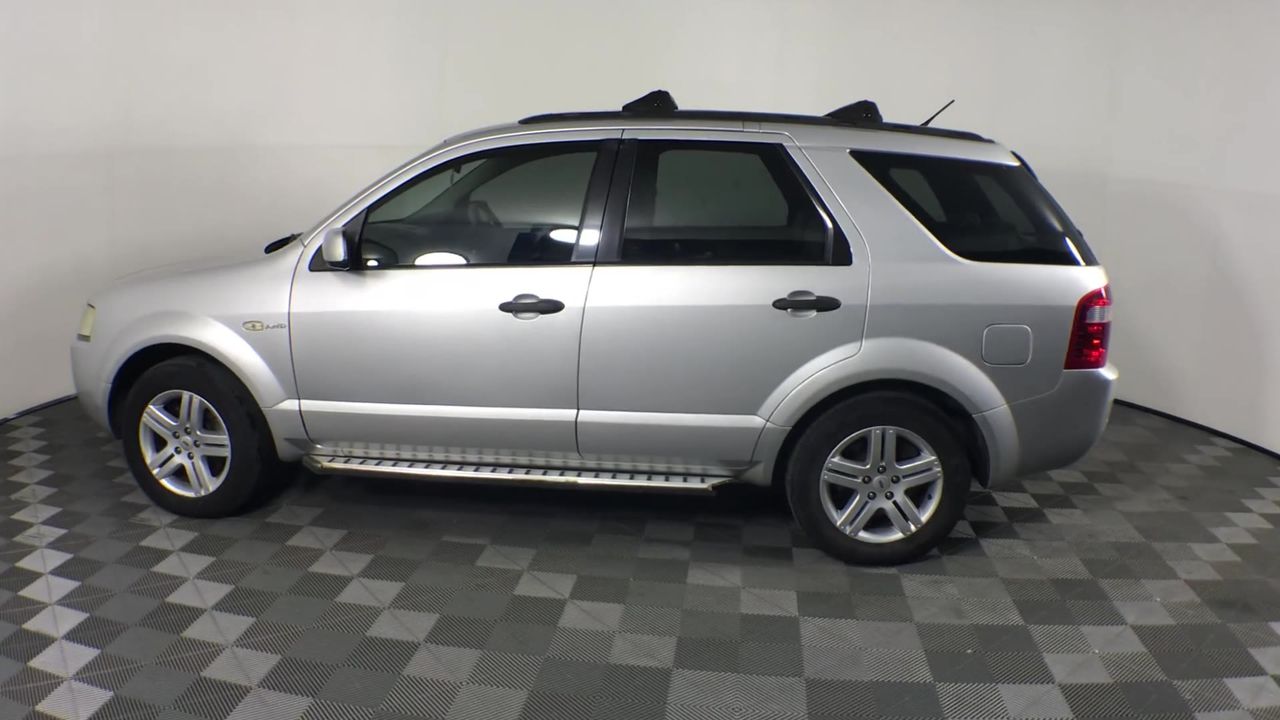 Trailer Mounted Portable Toilet - Fresh Water Flush - Glendenning