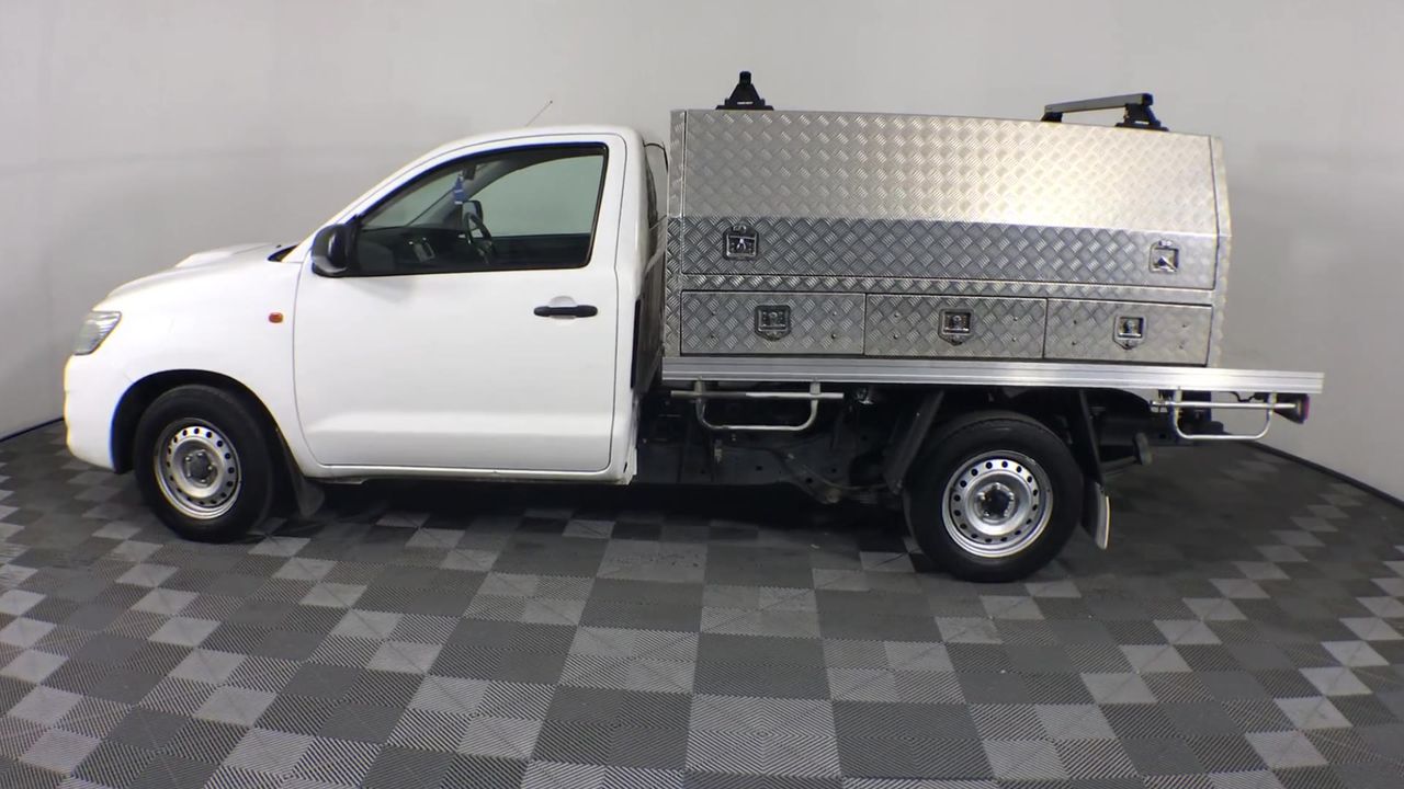 Last Piece - Minimalist Crystal Stud Earrings in Gold