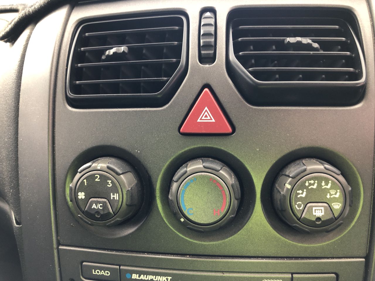 VTech 19350 2-handset DECT Cordless Phone with answering Machine. White.  B