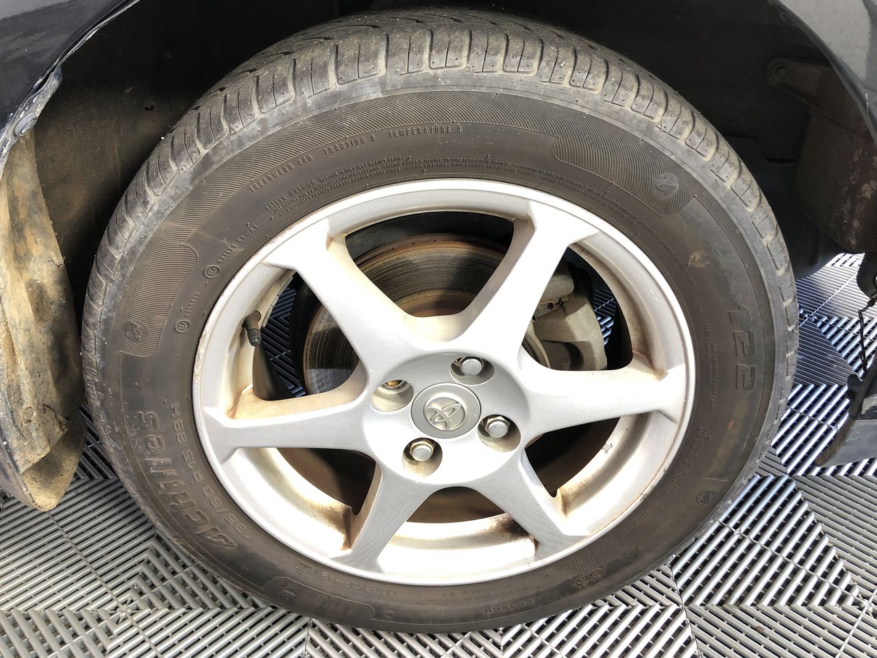 Bulk Pack of 5 Earrings in Gold