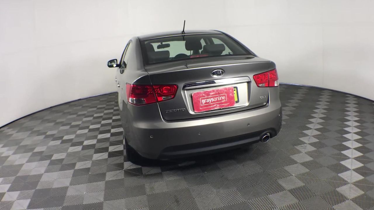 Kia Carnival EX VQ Manual 8 Seats People Mover