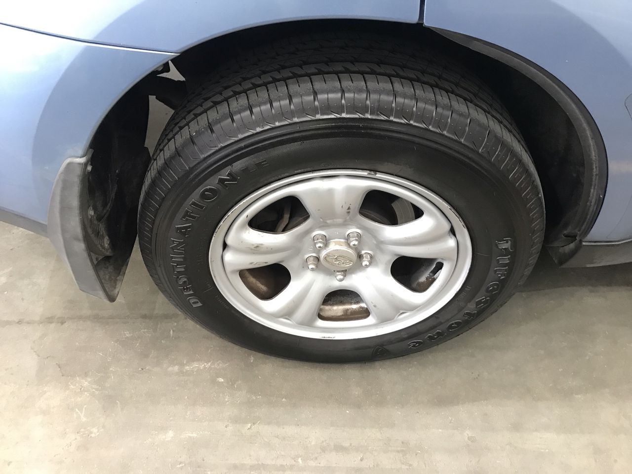 AMAZON BASICS Rectangular Wall Mount Mirror 61x91cm, Standard Trim, Nickel.