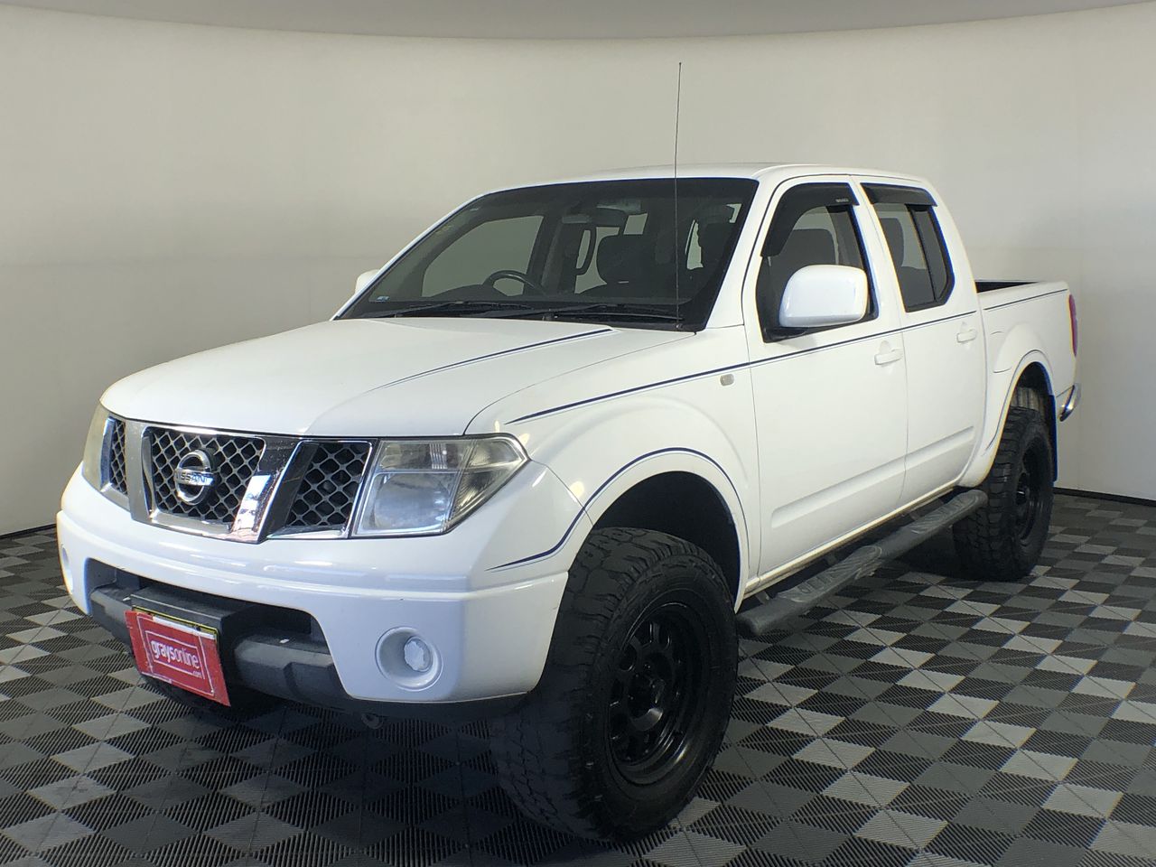 DYSON V8 Origin Extra Cordless Vacuum Cleaner, Blue. NB: Has been used & No