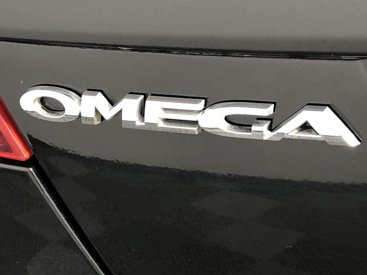 ROBOROCK Qrevo L Robotic Vacuum Cleaner, Model RR-QRL52-03-BLK, Black. NB: