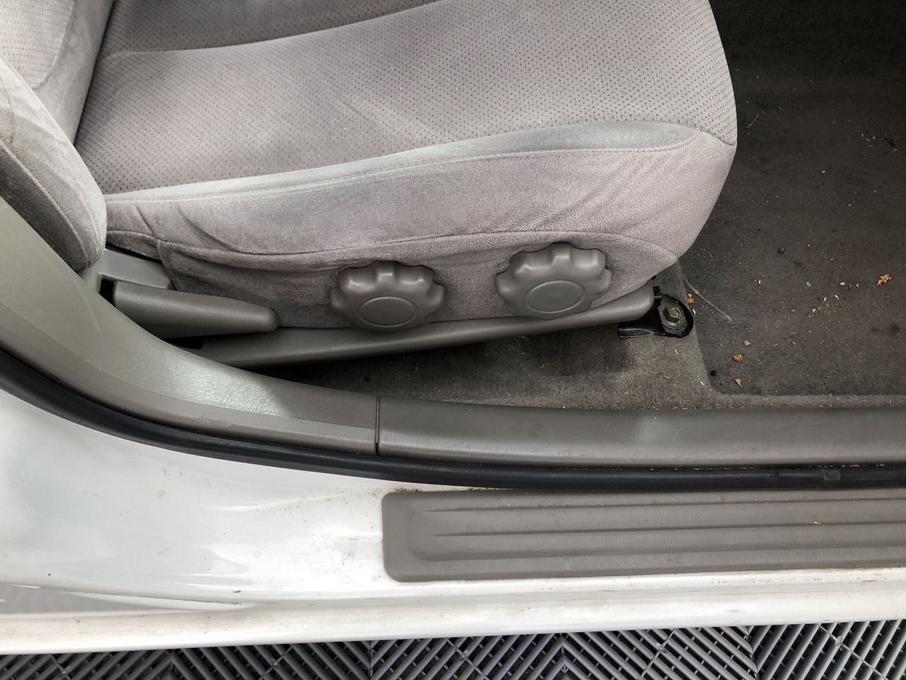 LOUNGE N CO Crash Foam Pillow, 187 x 134cm, Grey.