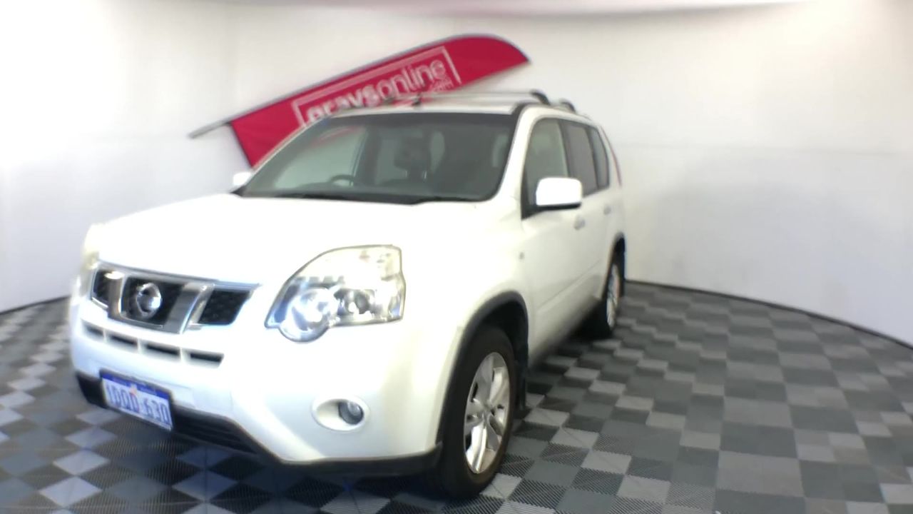 Stainless Steel Clover Necklace with Simulated Diamonds - Yellow