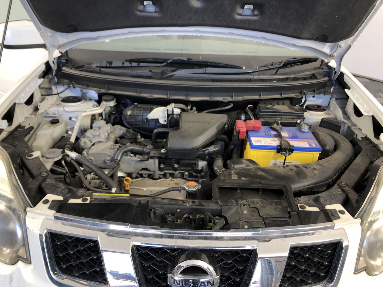 Replica Royal Ring - 16 Simulated Diamonds - US Size 8