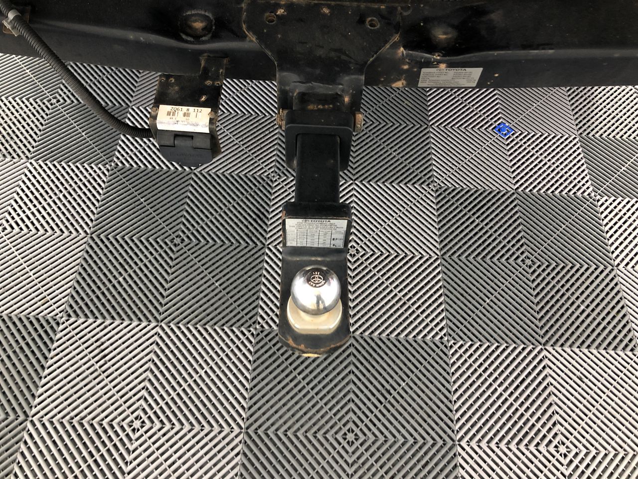 SIGNATURE Men's Comfort Trainers, Size US10/UK9, White. NB: minor dirt mark