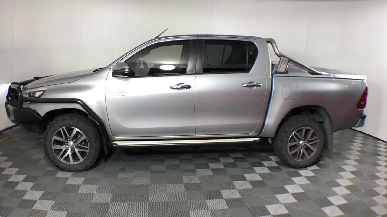 2 x JACHS Men's Chambray Shorts, Size 42, 98% Cotton, Blue Geo.