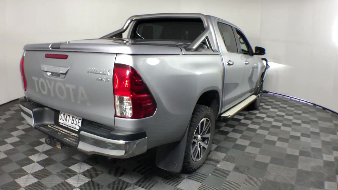 MIRACLESUIT Women's Helix Swimsuit, Size US10, Black/White.