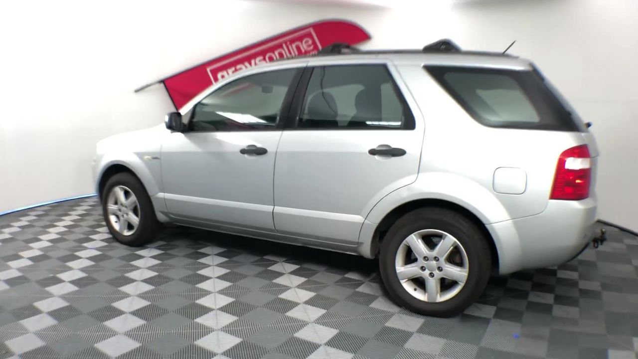 Stunning Simulated Diamond Replica Royal Necklace